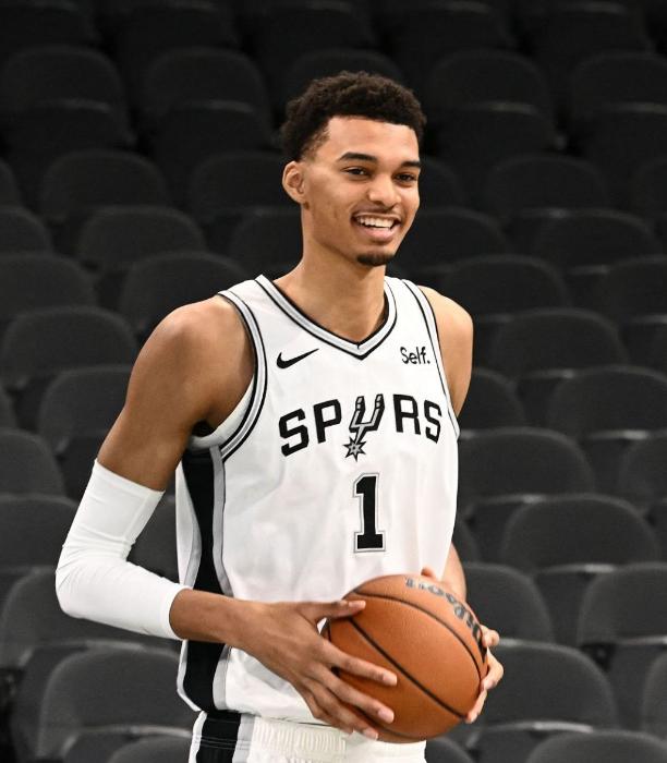 爱游戏体育-Scout迎来十二赛季出色发挥，利物浦观众热烈欢呼！-爱游戏体育